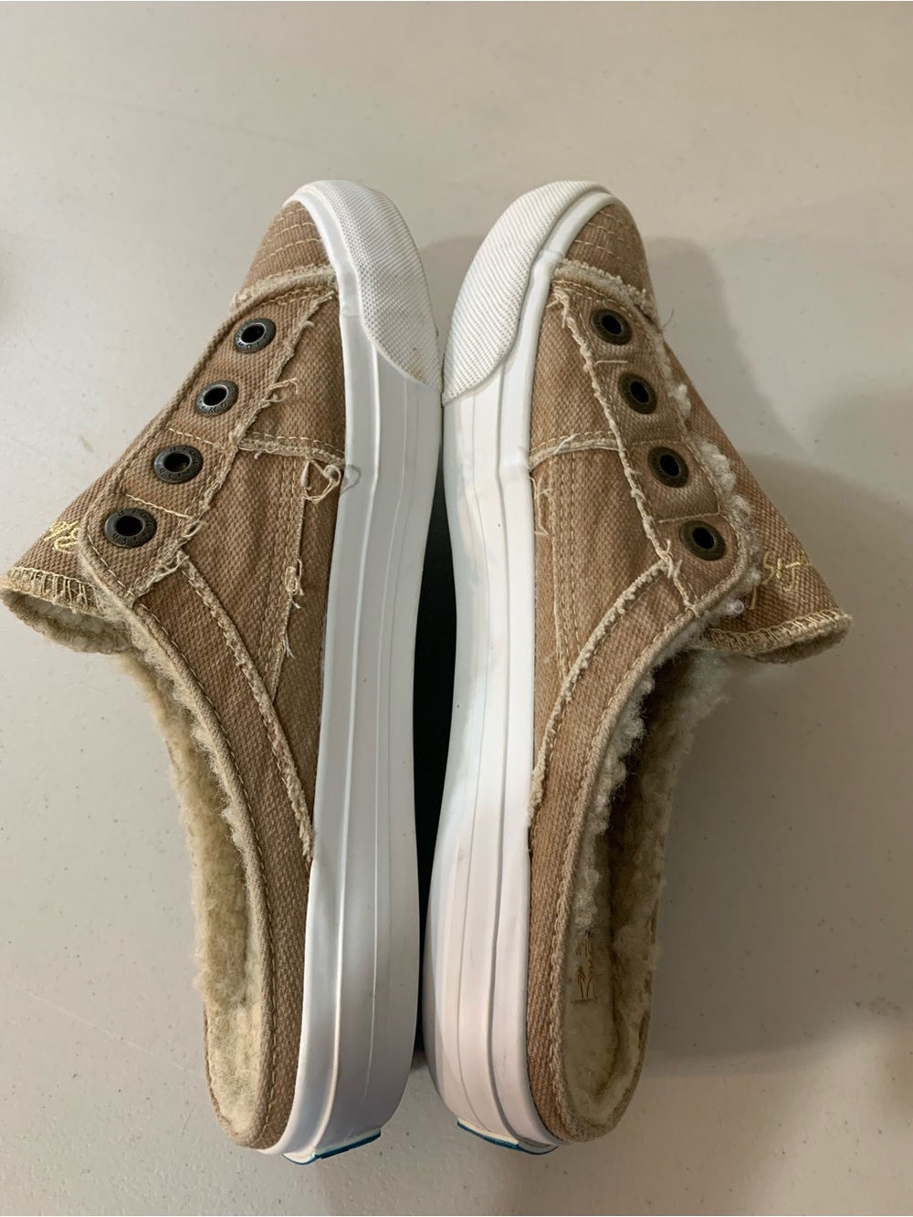 Blowfish Kids Slip-On Mule Sneakers in Tan with White Sole. b3/51 - Picture 7 of 8